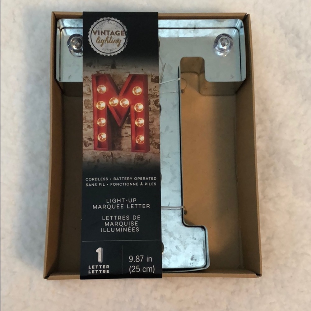 Letter T IN SILVER- lights up/takes batteries